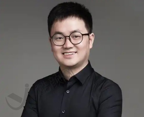 瞿健